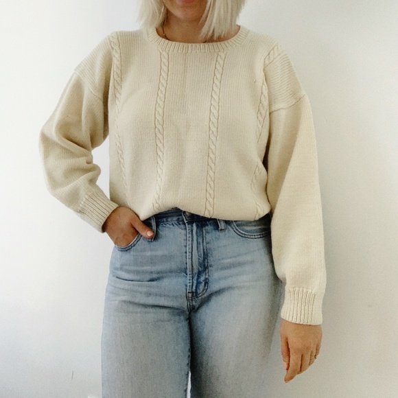 Unknown Sweaters - Cream/white crewneck cozy knit sweater